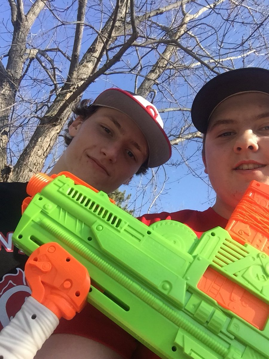 BBB_Nerf's tweet photo. Tucker Estenson gets easy kill on Aj Schoenecker @StillyNerf https://t.co/TpJlzg8m7T