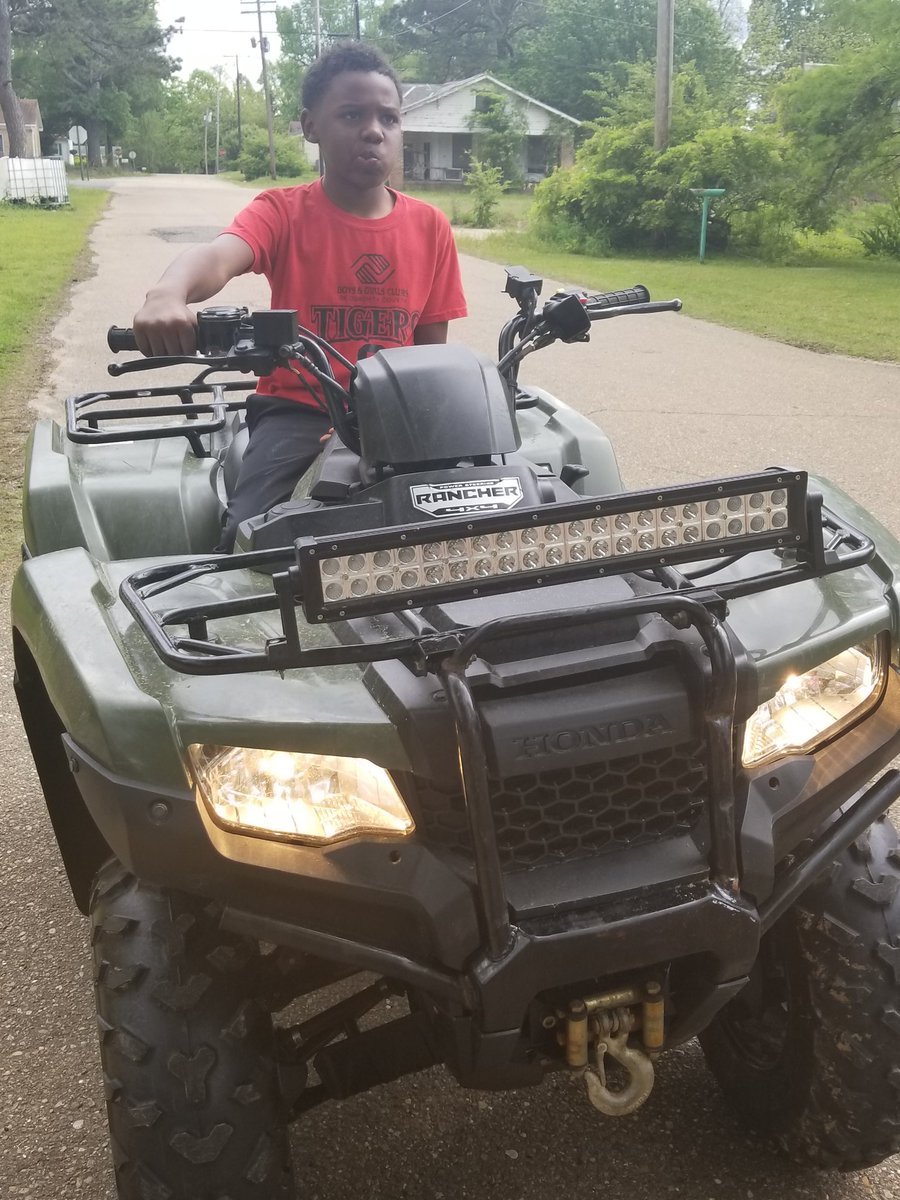 goddessglow17's tweet photo. My boy be working!!! ๐๐๐๐๐๐๐๐ #CountryBoy #CountryFed๐คฃ๐คฃ #BabyboiKnowHowtoGetIt #Alwaysworking๐คฉ๐คฉ๐คฉ https://t.co/P6hrBRreEI