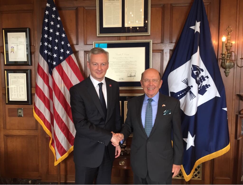 BrunoLeMaire's tweet photo. En marge de la visite d’Etat de @EmmanuelMacron à #Washington, entretien avec le secrétaire au Commerce @SecretaryRoss sur le commerce mondial. 🇫🇷🇺🇸 https://t.co/CZkPwKcCsM