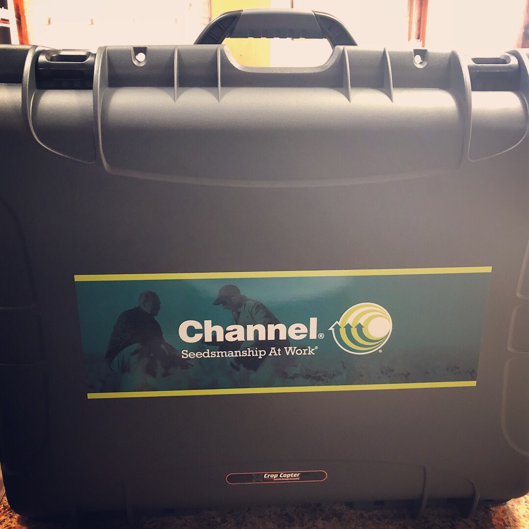 CropCopter's tweet photo. Did you know we can personalize your drone to fit your brand standards here at Crop Copter? Check out how @ChannelSeed made their recent drone one-of-a-kind! 
•
•
•
#phantom4pro #cropcopter #channelseed #farmready #plant18 #dji #drones #agriculture #investment https://t.co/ck2HZuHXTg