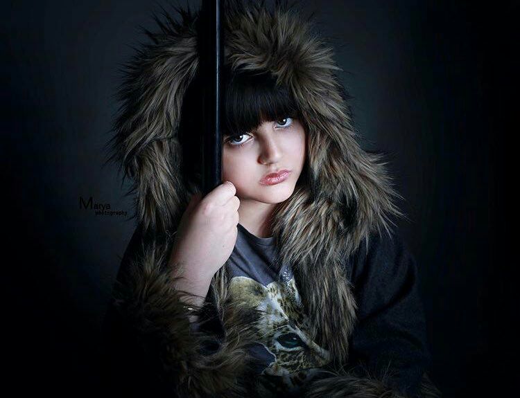 أظل دائماً في تلك المسافه..بين الطمأنينه والقلق ..
بين غمرة الكلام ..وقوة الصمت ..بين هزائم روحي ..وصلابة ظاهري.

#بسمة_أمل🕊