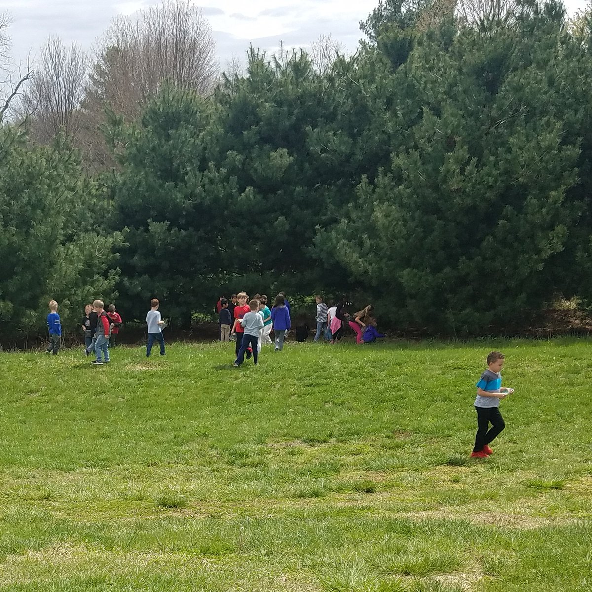 CTepe145's tweet photo. Nature Walk #balloonpopday1 @DHElementary https://t.co/vl2NTMGhol