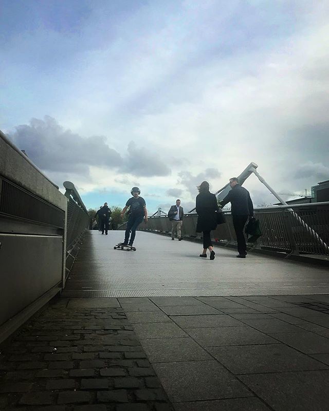LulaCruel's tweet photo. on the bridge #walkers #April #iphone #iphone7 #zachytenenaiphone #zivot_iphonem #ajfonemnet #insta_svk #photooftheday #photoperday #year2018 #project365 #365 #daybyme #nature #naturelovers #instanature #street #streetphotography #travel #traveling #trav… https://t.co/tG0O9kfnpc https://t.co/QuT6FySMvi