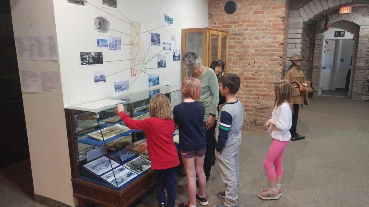 MJordanWatt's tweet photo. Thanks to The Olde Gaol Museum staff and volunteers for hosting the grade 3s and 4s from Alexandra. Ss had a blast learning through art, drama, music and touring the museum @infoAlexandraPS https://t.co/BFEgFRK3rd