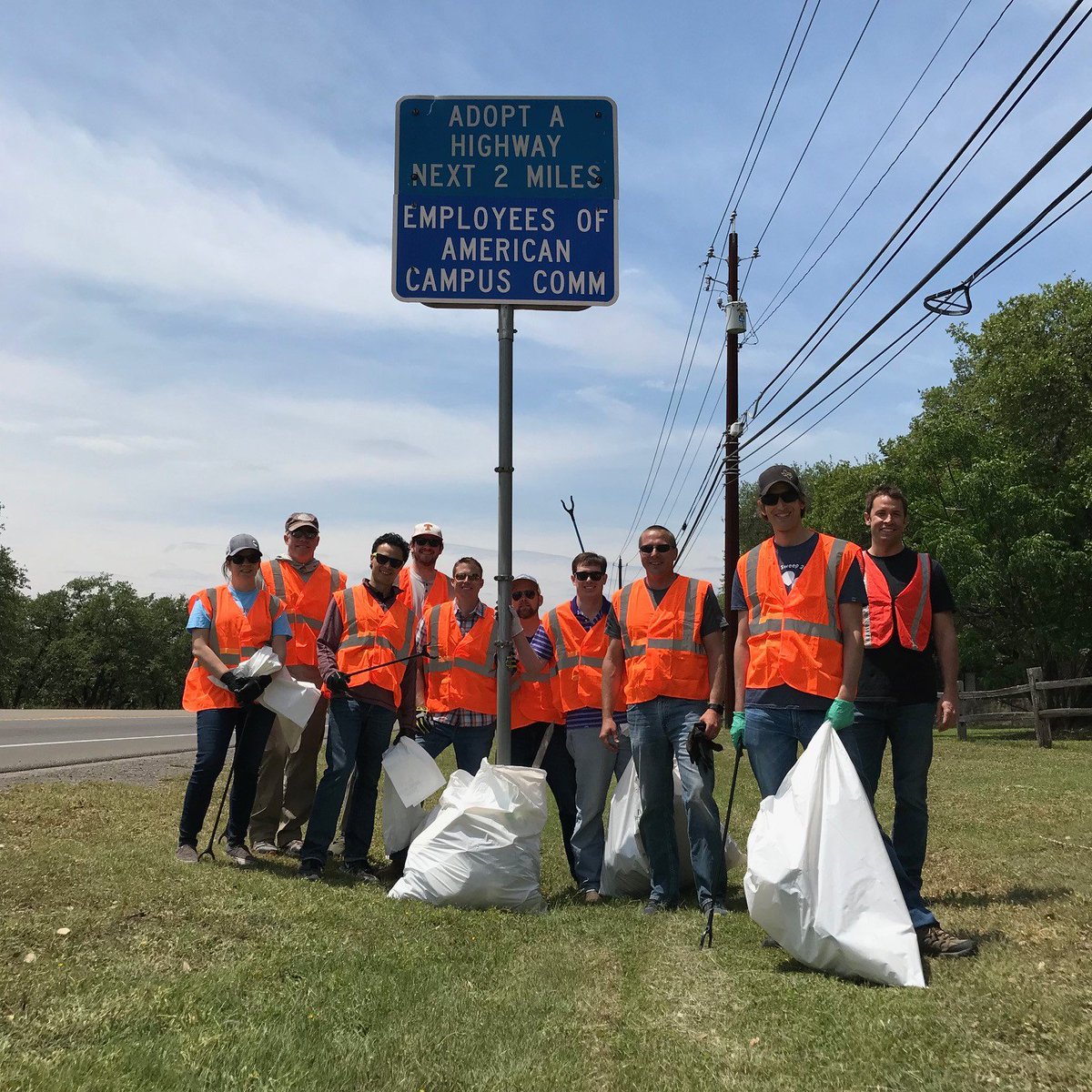 americancampus's tweet photo. In honor of Earth day and our core value #GiveBack, 40 AmCampers spent Friday afternoon removing trash and debris from an area roadway in Austin. While #creatingteamspirit the group collected approximately 30 bags of trash! #amcampusleaders #hamiltonpoolroad https://t.co/KKLxcpbJTK