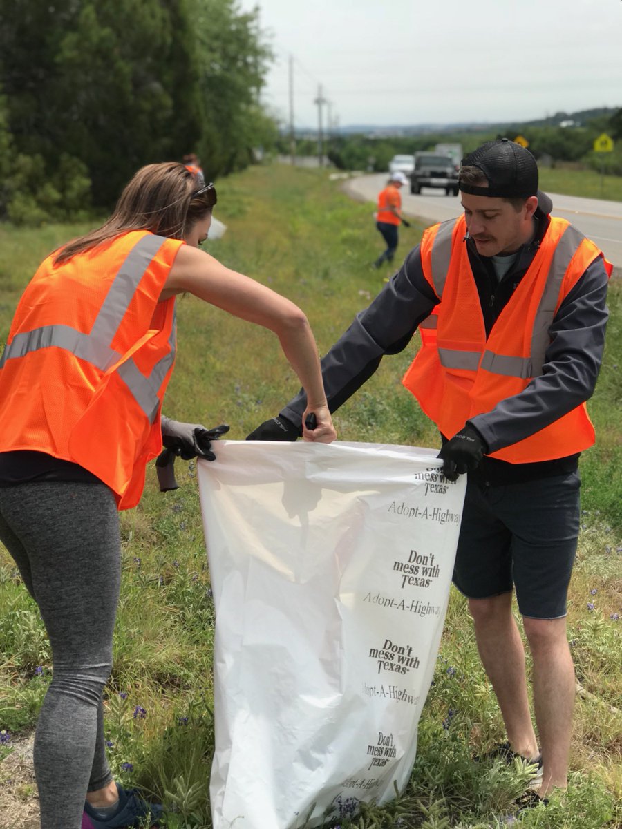 americancampus's tweet photo. In honor of Earth day and our core value #GiveBack, 40 AmCampers spent Friday afternoon removing trash and debris from an area roadway in Austin. While #creatingteamspirit the group collected approximately 30 bags of trash! #amcampusleaders #hamiltonpoolroad https://t.co/KKLxcpbJTK