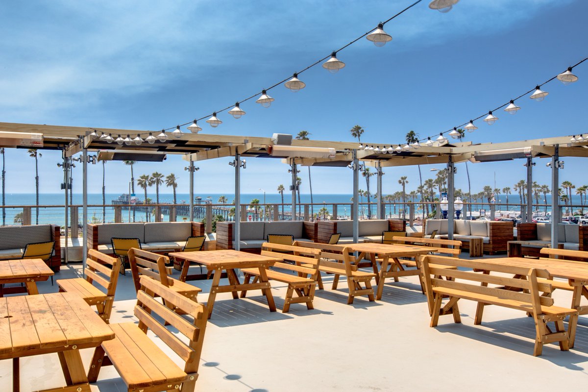 HelloBettyOS's tweet photo. Do you have a head full of random facts but no outlet to use them!? We've got you covered! Come join us tonight for the first of this summer's Monday Trivia Nights at 7 pm! Enjoy a drink, great food, a stellar sunset, and win some prizes! https://t.co/rlFVa1n9z9
