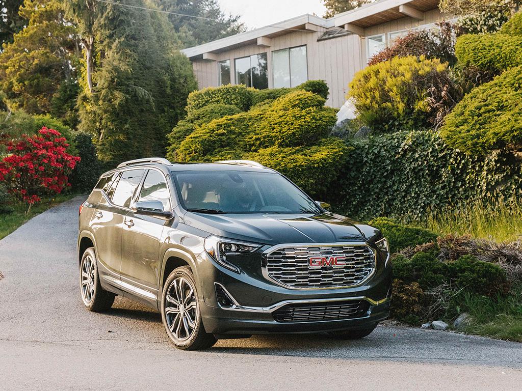 SSBuickGMC's tweet photo. The epitome of curb appeal. #GMCTerrain #Denali https://t.co/LUVBPrvLyv