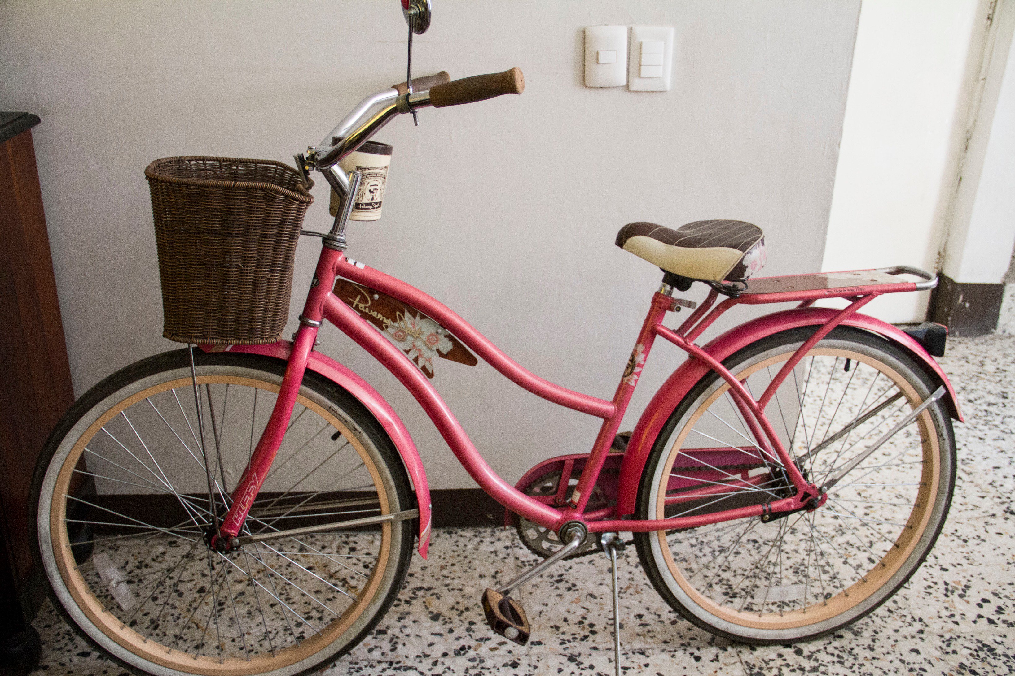 La morra de los brillitos on X SEVENDE bicicleta Huffy R 26 Panama Jack Esta en perfecto estado solo se utilizo un par de ocasiones y tiene algunas marcas de uso. Incluye