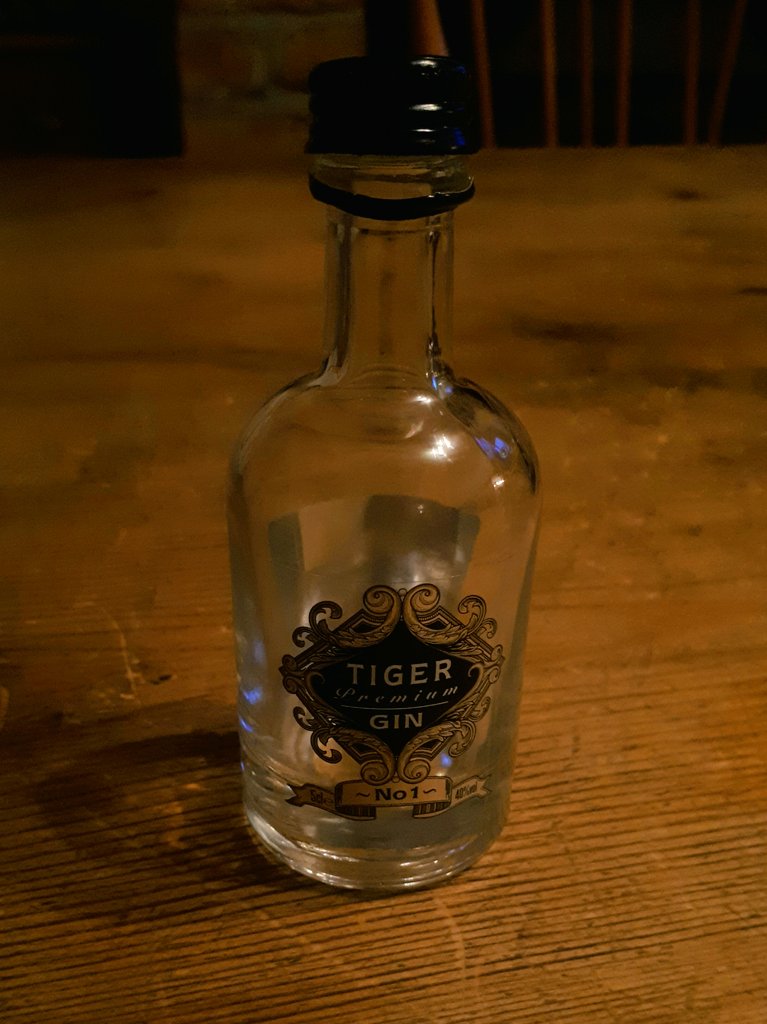 EdParrishPhoto's tweet photo. It's no good, last of my little samples of @TheTigerGin finished...there's nothing for it....Will have to go and find myself a big bottle! Beautiful! #gin #luvshropshire https://t.co/YQeZ6NO1bS