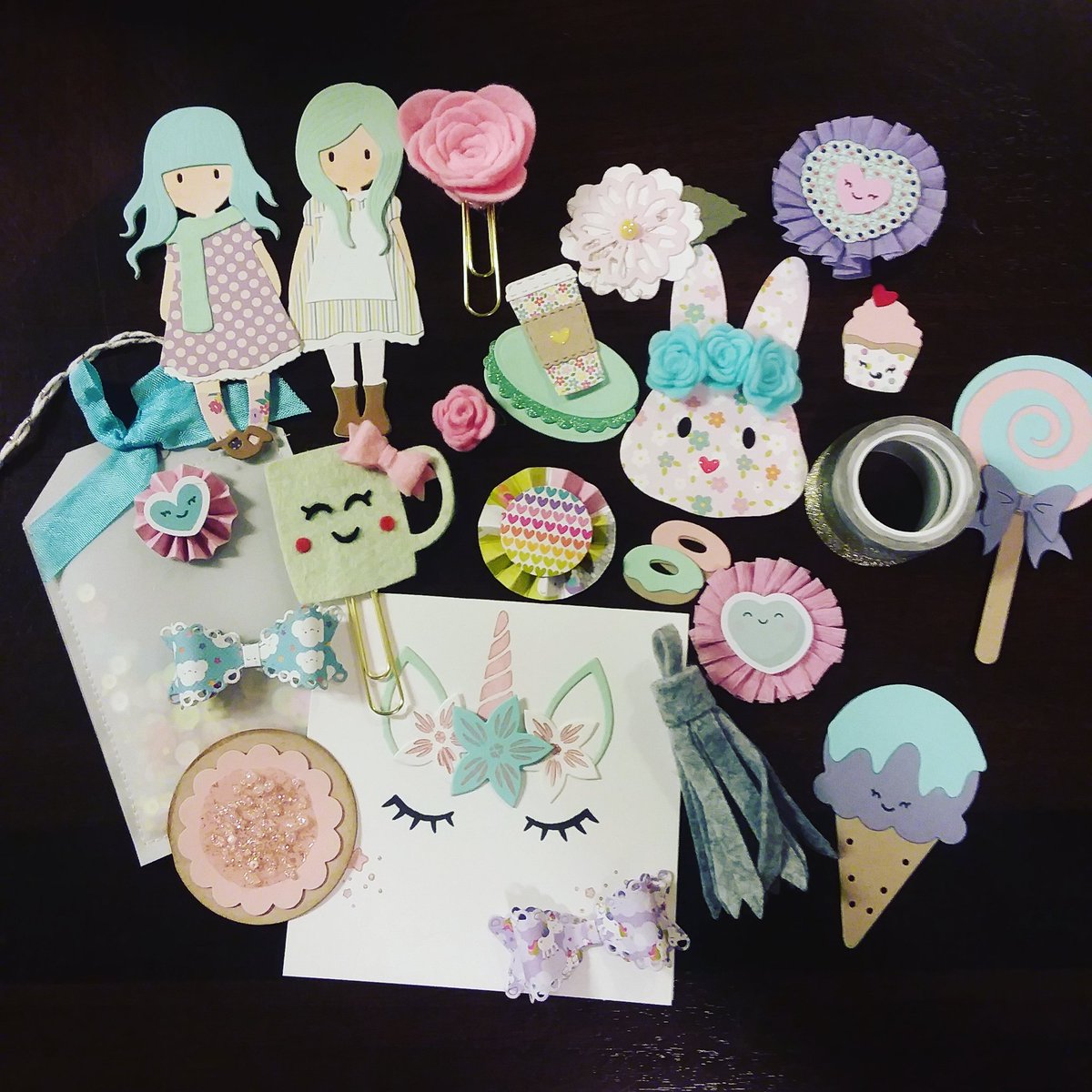 AlyceInThunder's tweet photo. #HappyMail #HappyMailboxes #embellishments #papercraft https://t.co/jKuTN3Vprh