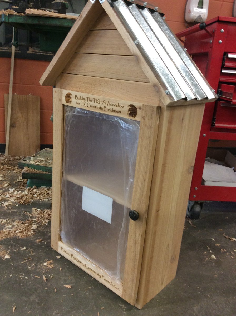 LauraMunjoy's tweet photo. The lending Library funded by the Barry Community Foundation is almost done! TK Senior Citizens will weatherproof it on 5/10 at the Senior Center open time. Stay tuned for an update on where it where and when it will be installed in town! #TKCE,@tkschools,@ForBarryCounty https://t.co/XGFmp6bKV8