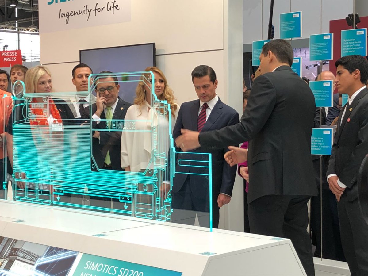 Siemens_Mexico's tweet photo. #SIMOTICS SD200 NEMA, el motor diseñado en México que tendrá una distribución mundial, fue presentado a @EPN y Angela Merkel al inicio de #HannoverMesse #HM18 #SiemensMexico Conoce más de él en: https://t.co/kYTLJgYjIh https://t.co/xJHK7YuCEz