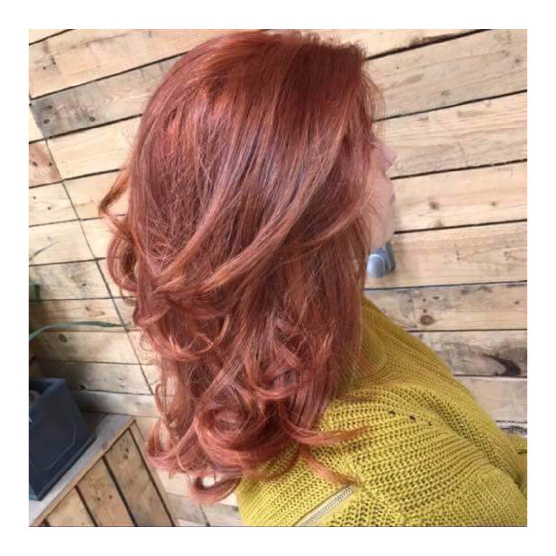 Sometimes colour is at its finest when its simple, glossy and in an all over tone 🔥Beautiful colour by our Creative Director Kirsty. Book your appt today 👉 isalononline.com/hairbyanderson

#Alchemy #DavinesDifference
