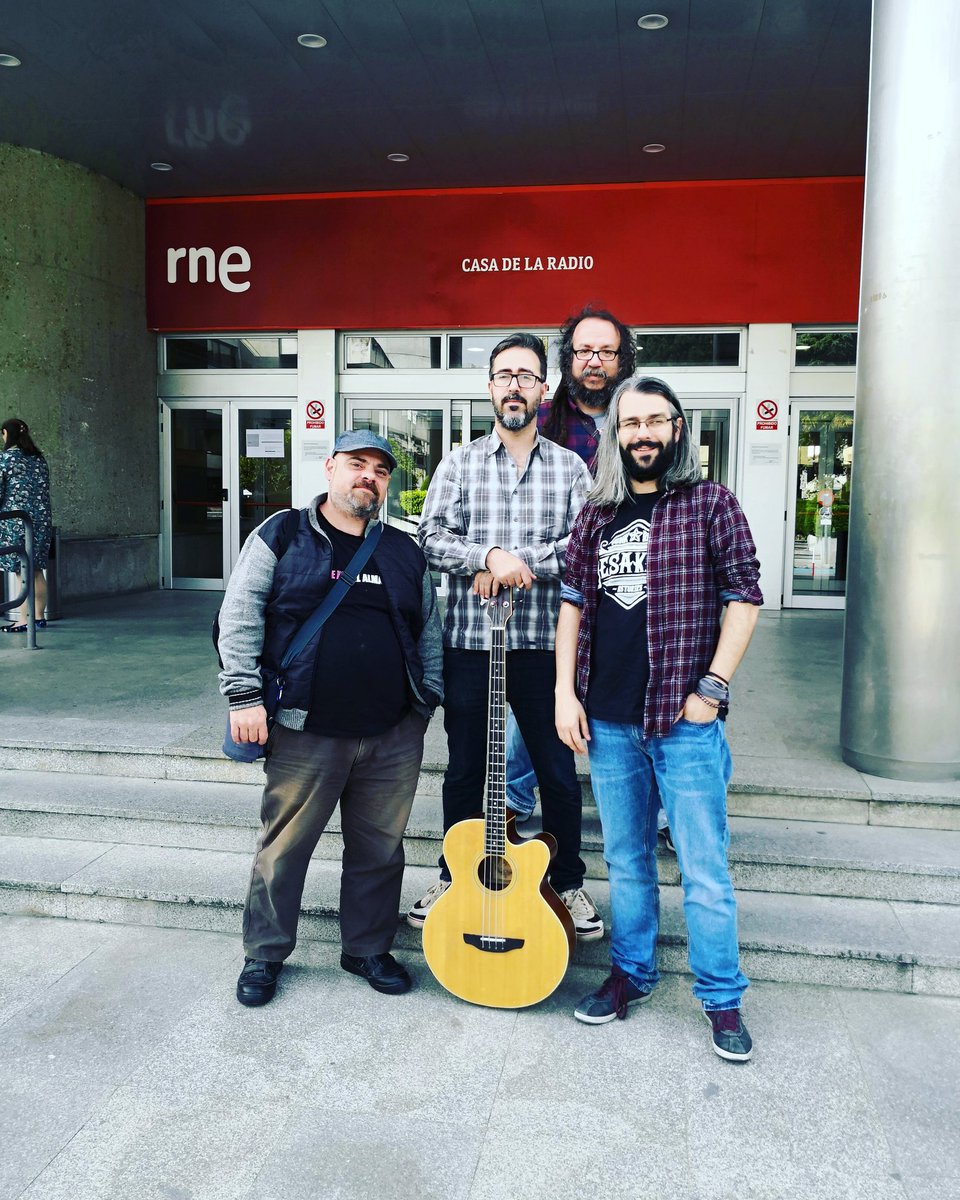 Esta tarde hemos pasado un buen rato grabando para "En un mundo feliz" de radio3