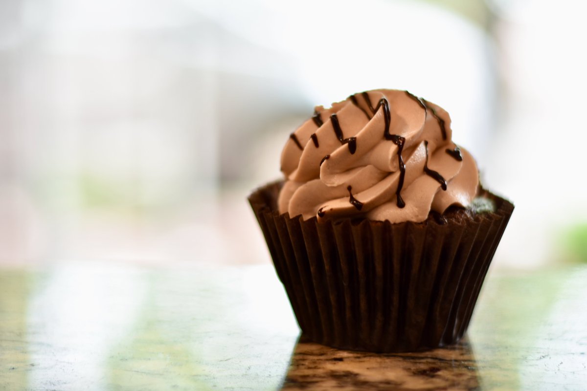 patticakesgnv's tweet photo. Nutella + Blueberry Cheesecake are our premium cupcake flavors this week It's going to be a good week! Come by and see us to make it an even better week! #pattiflavorsotw https://t.co/vzFm5cwLjc