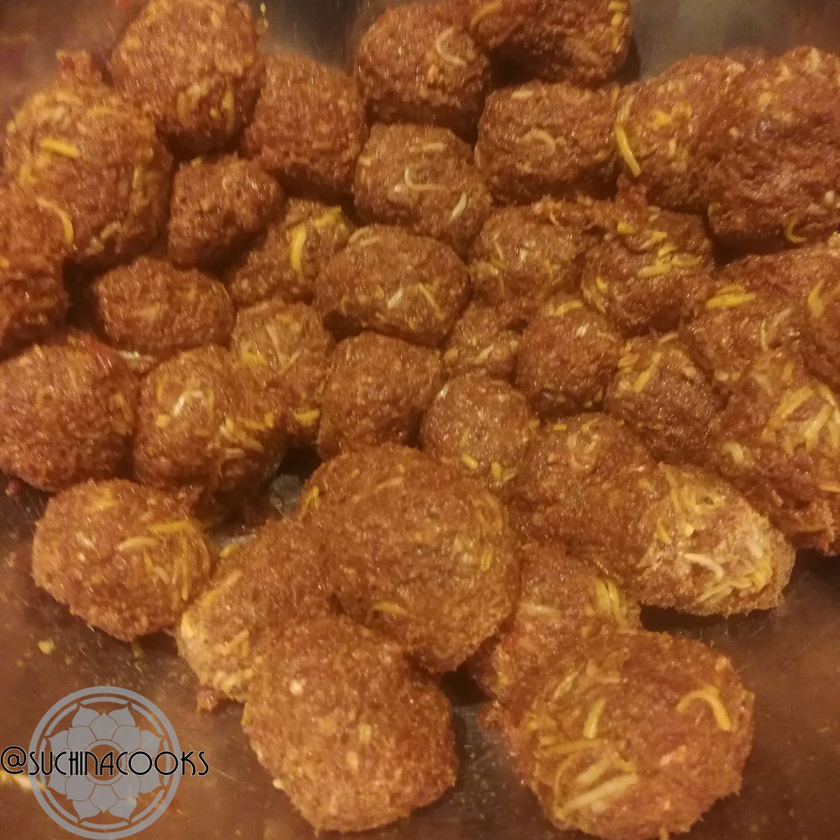 suchinacooks's tweet photo. Fighting these cold spring (🤔) days with this hearty & warming Meat stew & cheesy Chunjang meatballs!
#suchinacooks #Chunjang #blackbeanpaste #cheese #garammasala #meat #stew #soup #meatballs #delicious #deliciousness #yum #warm #spicy #hearty #food #foodporn #foodie #foodies https://t.co/LCfcveIBKU