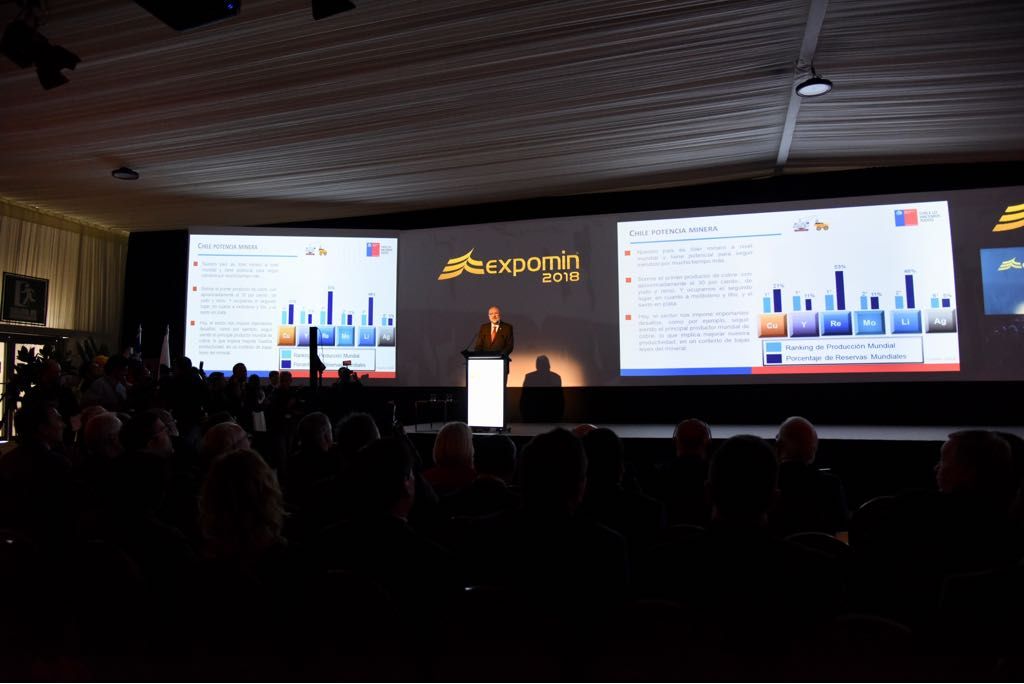 TNAengineering's tweet image. El ministro de minería @bprokurica convocó a los sectores públicos y privados a impulsar la Unidad de Desarrollo Sustentable, para reactivar pequeños, medianos y grandes proyectos mineros. ¡En @TnaEngineering estamos con ellos! #TNA #ExpominOficial