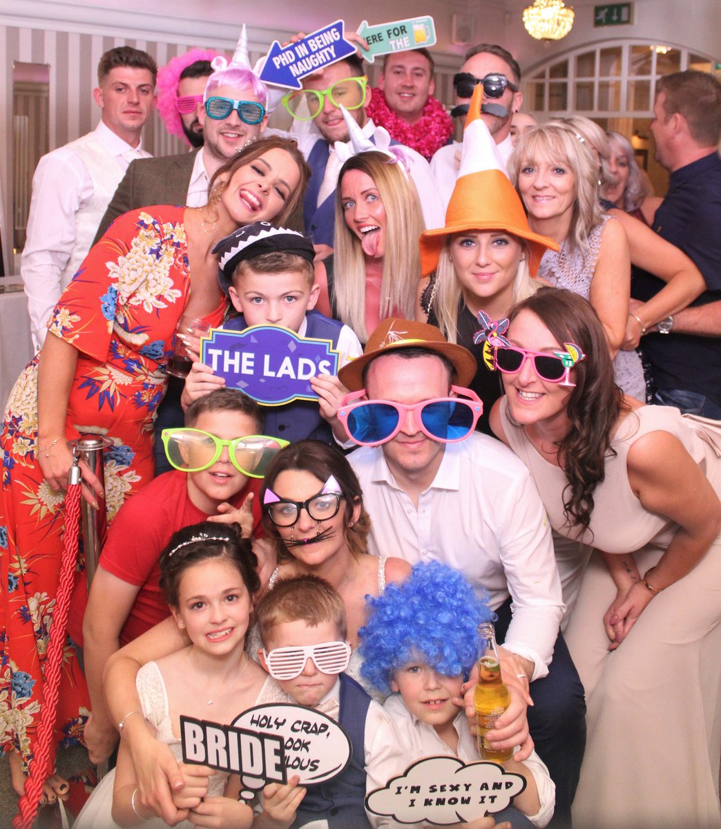 imprintbooths's tweet photo. We think there are 18 1/2 people in this photo!

How much fun would this be at your event?

#NMummieshour #2018weddings #MagicMirrorFun

https://t.co/9EQY3f1zSv https://t.co/cV0KmXYc8P