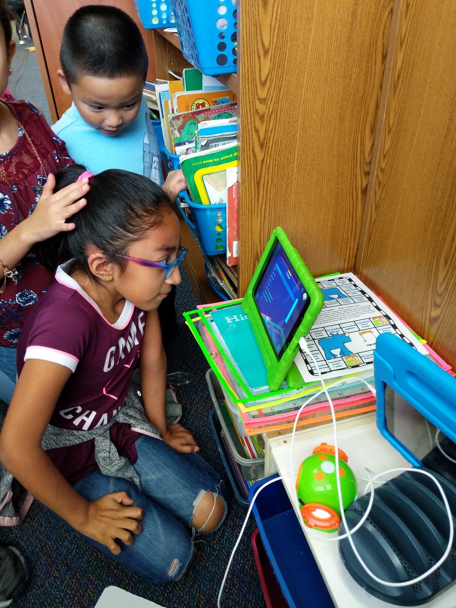 MsBeldingsclass's tweet image. Everyone wants a turn with Sot. We need more I think. @WonderWorkshop #codingiscool #postmapumas