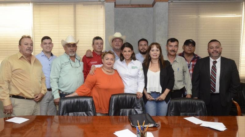 sylbeltrones's tweet photo. Escuchamos detenidamente a las organizaciones que afilian a los carros chocolates, para llegar juntos a un acuerdo por una regularización con reglas claras y precios justos. https://t.co/4nLY3SoQsC