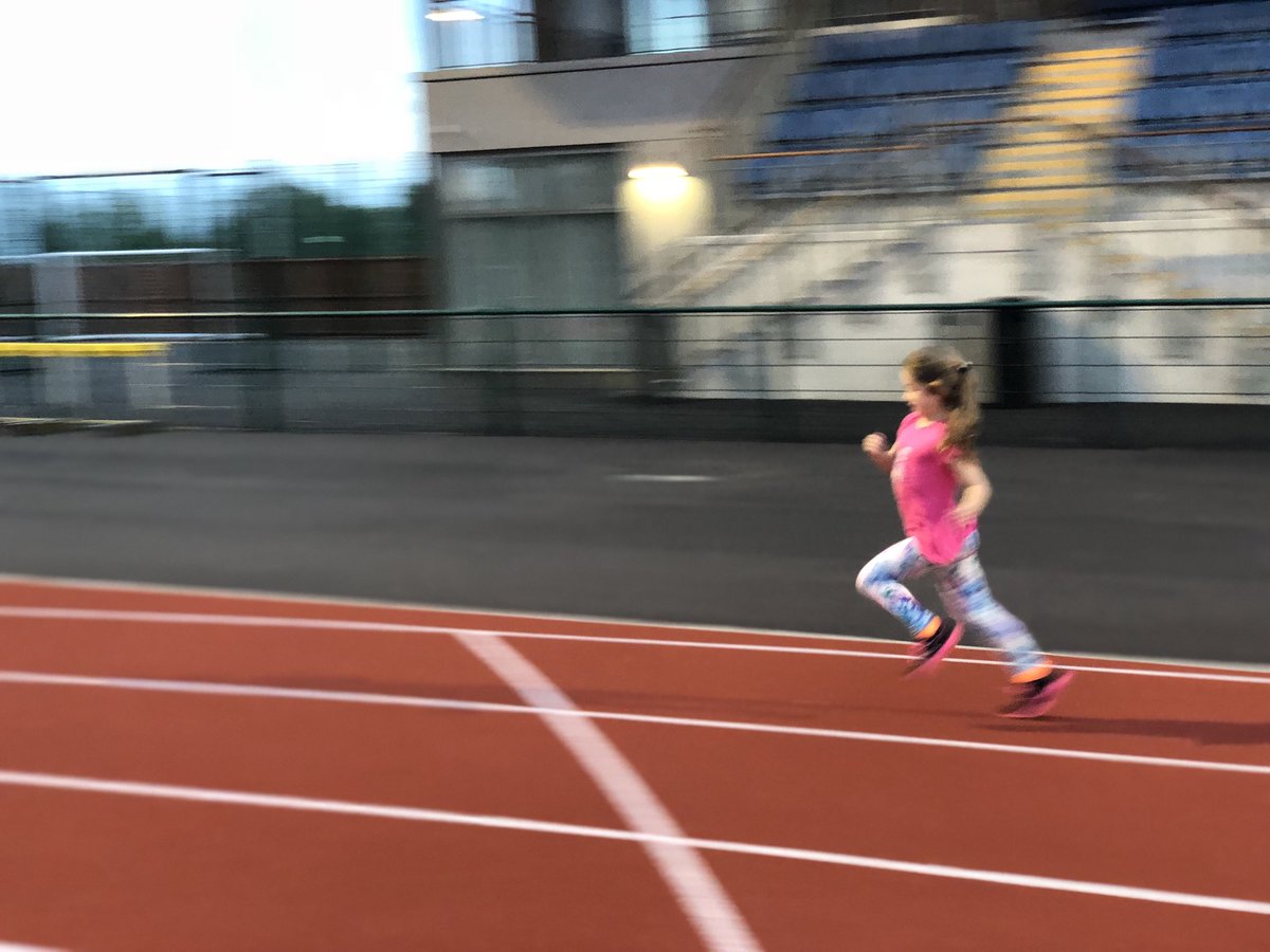 emmarose80's tweet photo. Flying round the track! @SRGrunning #mondayspeedwork #MondayMotivation https://t.co/gzqtSMpSoz