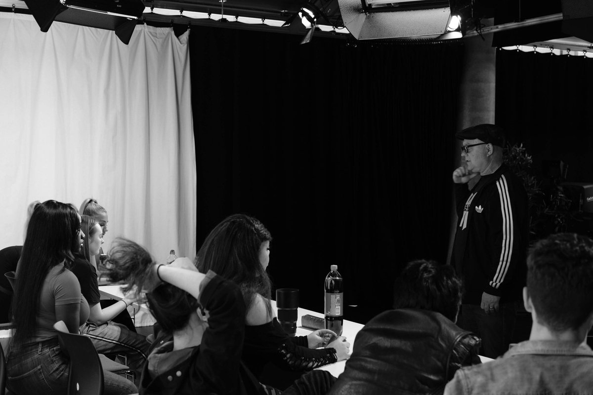 SimonPeterGreen's tweet photo. studio session today with 14 of my creative crew firing on all cylinders, we reached the next collaborative level ... humbled ... team work makes the dream work (photos @TweetMonCher and @a_rothwell1) #PICBOD https://t.co/xbAsGpeHer