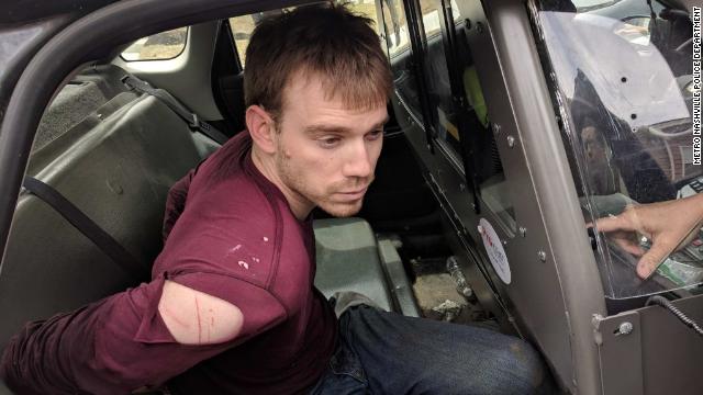 cnnbrk's tweet image. The man suspected of killing 4 people at a Waffle House had a gun with him when he was arrested, police in Tennessee say cnn.it/2JfMALl