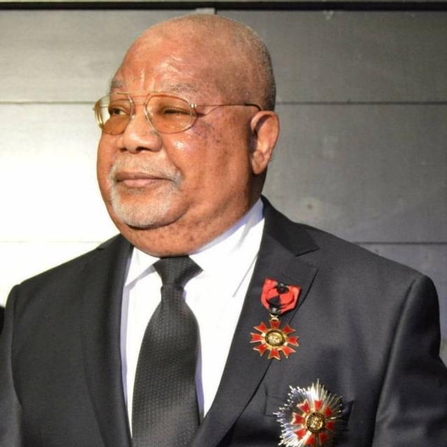 Un patriarche vient de nous quitter! L'ancien Président du sénat ANDRÉ OBAMI ITOU s'est endormi pour toujours. La République a perdu un digne fils! Le pct est en DEUIL ! GAMBOMA est en pleurs!# RIP grand père.#ABOO
