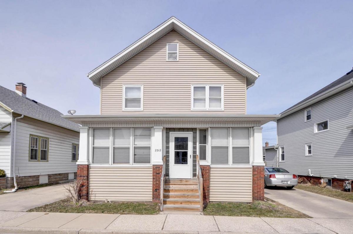 SandyCarlsonRE's tweet photo. Just listed by Jen Hoaglund in #Racine #WI. 2312 Victoria Dr! Please retweet!  https://t.co/qBv06rpDev https://t.co/s4hZuC7L5E
