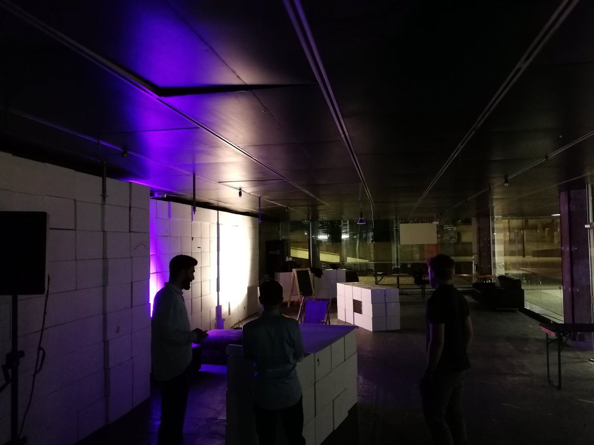 proptechmunich's tweet photo. Letzte Vorbereitungen zum Münchner PropTech Stammtisch am 24/4 im @innovatorspace #ConTechMuc @klarx_com @caala_s @pave_group or like Rihanna would say... Work, work, work, work by #digitalbuildersmunich https://t.co/SwoeqsndJi
