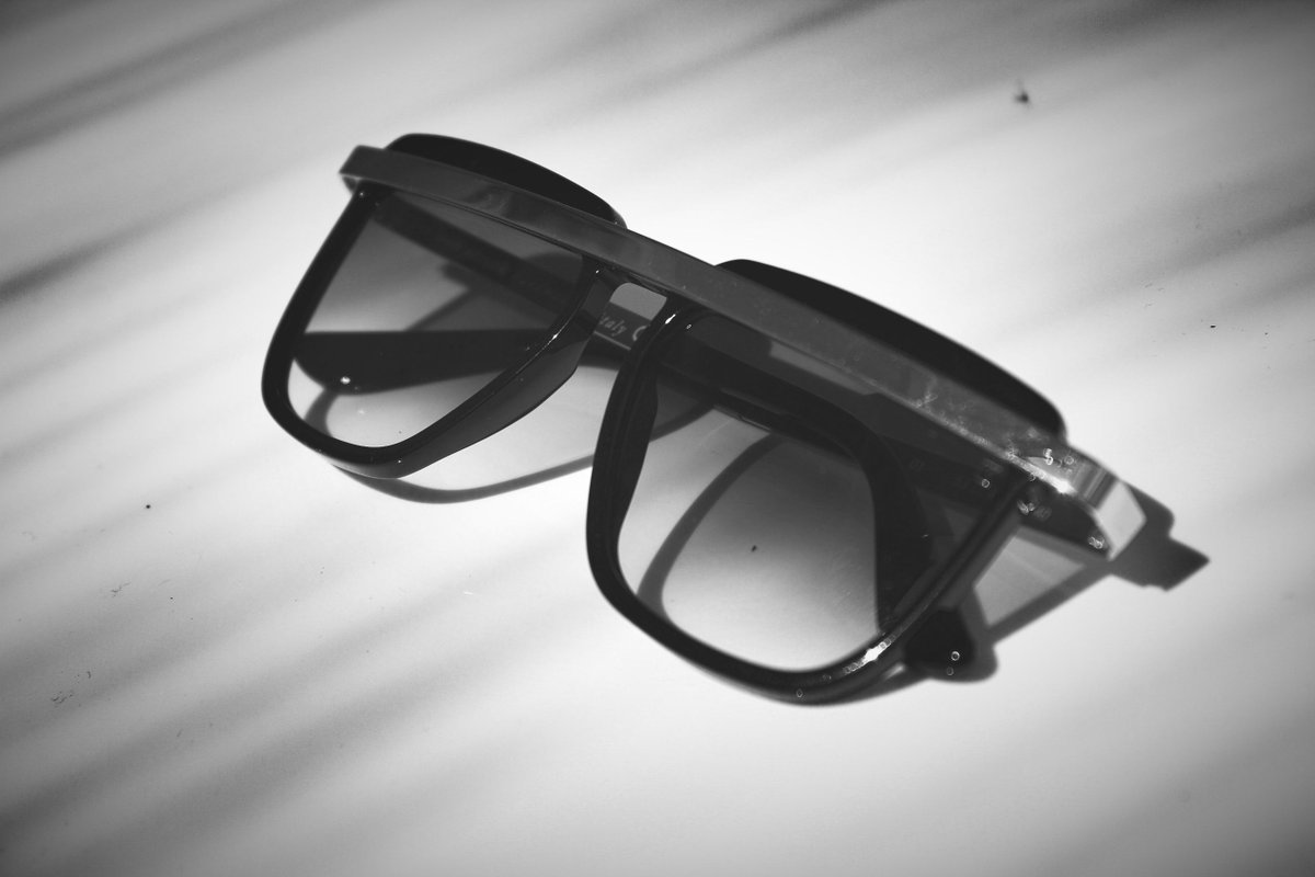 asunoliverOPT's tweet photo. Bob Sdrunk Faith. Un montura decididamente urbana y de pura inspiración retro. #gafasoriginales #bobsdrunk #MadeInItaly #diseno #retro #vintage #vintagefashion #gafas #sunglasses #blackandwhitephotography https://t.co/ZSxlbiqZGK