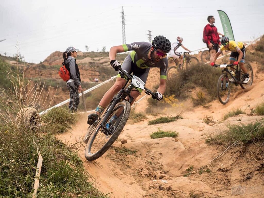 Kalaswear_es's tweet photo. Mario Costa, Joana Monteiro y Vlad Dascalu brillan en el Superprestigio MTB de Arnedo. De esta manera, Brujula Bike Team consigue tres podios en esta prestigiosa prueba del calendario nacional.

#kalas #brujulers #qualitywear #btt #xc #xco #brujulabiketeam https://t.co/LGcStgtu6j