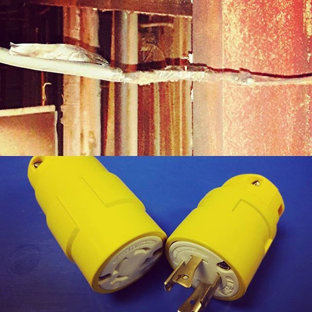 CraneControls's tweet image. If the top picture is how you are connecting your #flatcable to your #roundcable - your #electricalinspector probably wants you to give us a call.
#IPandC
#IndustrialPowerandControl
#festoon 
#festooncable 
#control 
#controlcable 
#power 
#powercable 
#… ift.tt/2HFnXuv