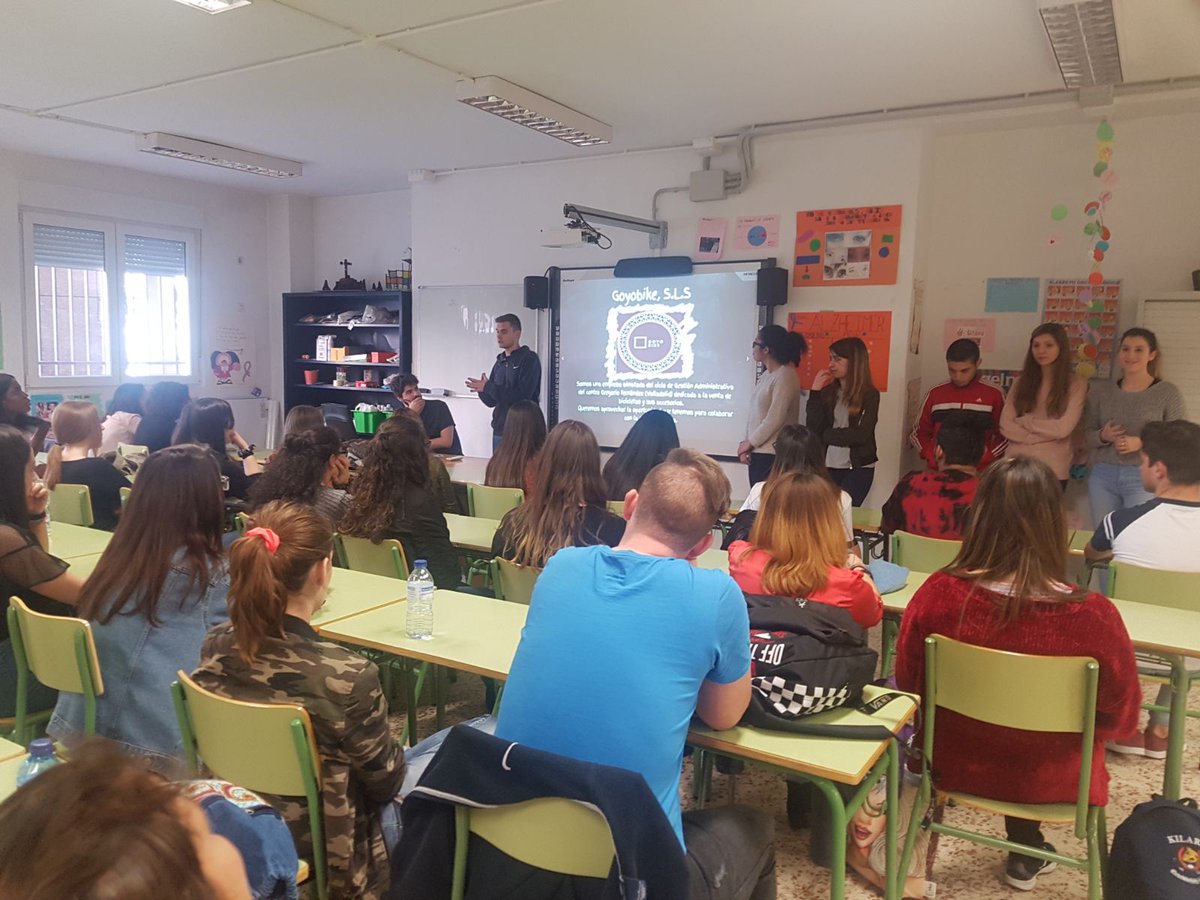 gregorioferva's tweet photo. Recordamos la Jornada "EL VALOR DE LA SOLIDARIDAD" #QuincenaCARAGUAPA trabajando desde el módulo de FOL y Empresa simulada conocimientos y habilidades que suman y actitudes que multiplican.Ha sido una bonita experiencia compartida por diferentes Ciclos del Centro. @Caraguapa_org https://t.co/032rDUBBc2