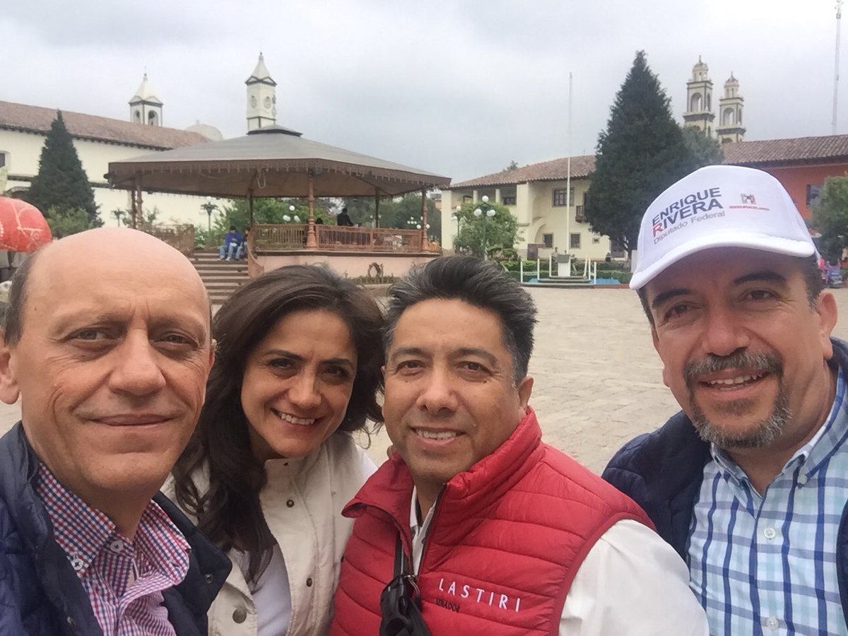 JuanCLastiri's tweet photo. Ya en #Zacatlan  @ZacatlanMagico con @Gracejuga @AyalaPako #JorgeLanzagorta Saludos desde la Sierra. https://t.co/Hjij7T7w3P