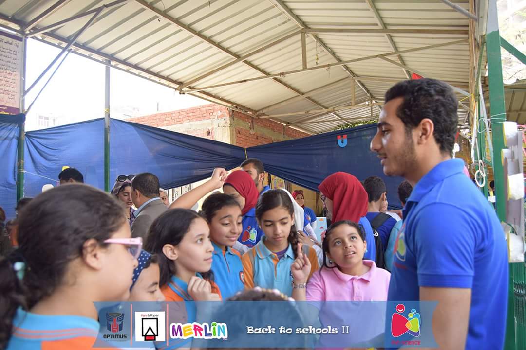 theamazingasmaa's tweet photo. My cute group enjoying Fun Science Games💙 
#fun_science 
#مدرسة_الفردوس
#العلم_نظرية_ممكن_تلعبها_ببساطة 🤗🤓 https://t.co/rADGlA0pjv