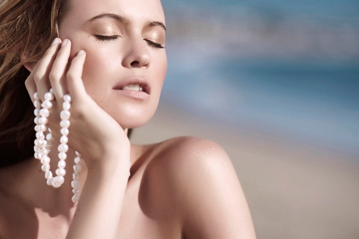 A fresh, floral fragrance that will transport you to the tropical shores of Bali. Unlock the Raw Spirit of Mystic Pearl. bit.ly/21n30nY