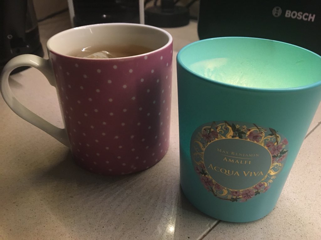 sinocarroll's tweet image. My happy place #camomiletea #scentedcandle #maxbenjamin #relax #mytime
