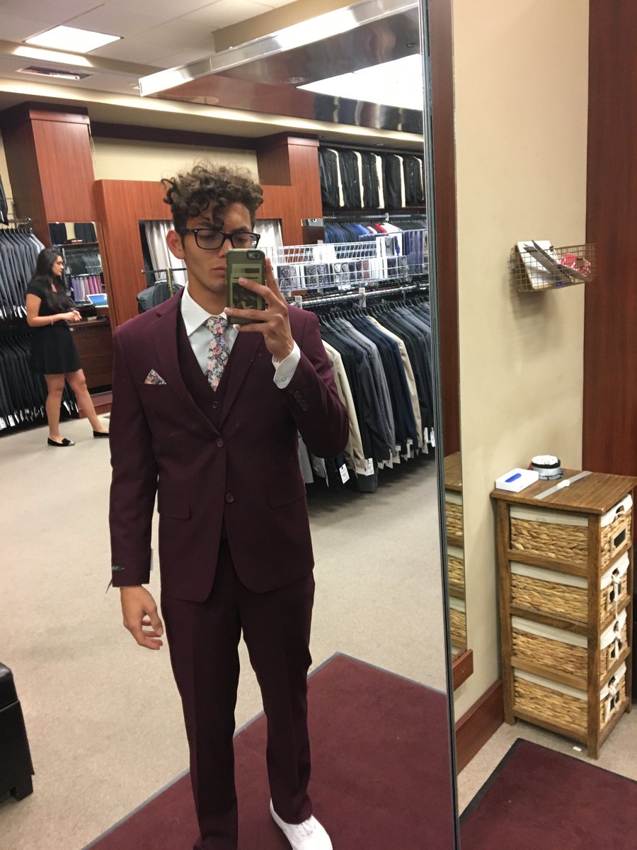 arianmfalvarez's tweet photo. #nicksprom #whyrentwhenyoucanown @NicksMenswear https://t.co/Bk0b1SEBHP