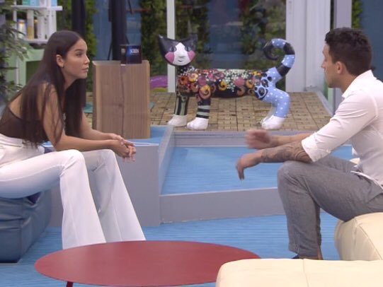 chememagno's tweet photo. PAOLA PIÙ BRAVA A INVENTARE SCUSE E RIGIRARE LA FRITTATA DI ME QUANDO ARRIVATA A LUGLIO MI RENDO CONTO CHE SEMBRO LA CONTROFIGURA DELLA BALENA DI PINOCCHIO #gf15 https://t.co/ja5YfYH3gg