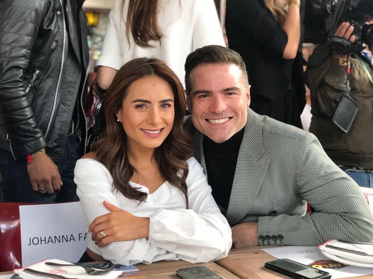 FCRManriqueEU's tweet photo. @RobertoManrique, será el presentador de Exatlón Colombia. #Estreno este lunes 30 de abril, a las 7:30pm por el @CanalRCN https://t.co/kYfDek5Hab