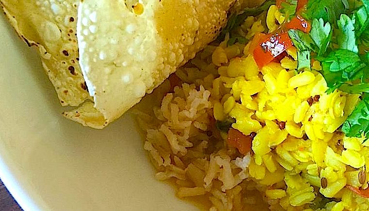 tipsfromtown's tweet photo. WHAT'S FOR DINNER TONIGHT?
Aromatic, Protein-Packed Yellow Mung Dal with Steamed Rice: Fresh Curry Leaves, Ginger, Spices, and Punch of Citrus Will Leave You Wanting Dal Again and Again. #tipsfromtown #indianfood #dal
https://t.co/ZD4RvEzBXo https://t.co/VJgHJJ1hrQ