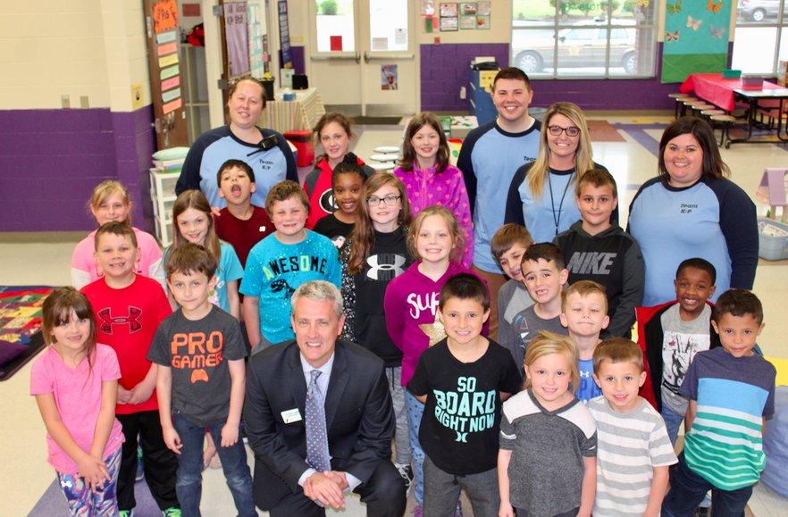 bethelelem's tweet photo. Dr. @ChrsLwdr visits Bethel's Kids Plus this afternoon @CabCoKIDSPLUS Thank you, Dr. Lowder for an awesome visit! https://t.co/9DeSX9lCe4