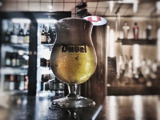 DraftHouseOS's tweet photo. Celebrate the arrival of Duvel on draught in the UK with the head brewer himself! Tomorrow, from 8pm. 💪🙌
.
.
.
.
#duvel #duveldan #belgian #belgianbeer #bestbelgian #beer #craft #beerhere #craftbeer #draughtduvel #bier @duvel_belgium https://t.co/qDJMQODhUi https://t.co/tLo4b7jOyK