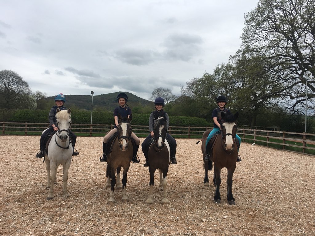HarrietBaird13's tweet photo. Great lesson today with the Year 6 girls, we were practising jumping round a course, on our lovely new surface. #luckyhorses #showjumping https://t.co/WuZN4VqMVa