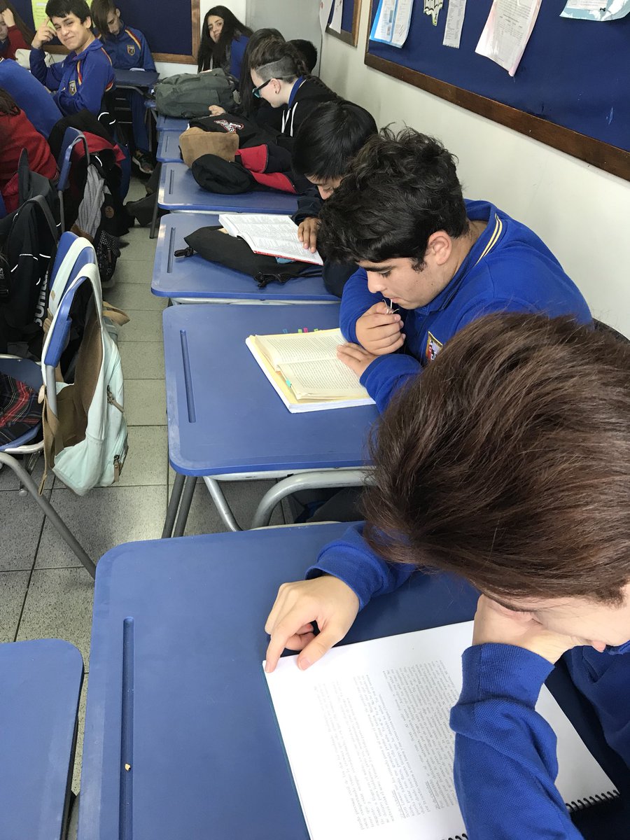 CPierreFaure's tweet photo. Dí del libro en nuestro colegio! https://t.co/Ydw77fCT4D