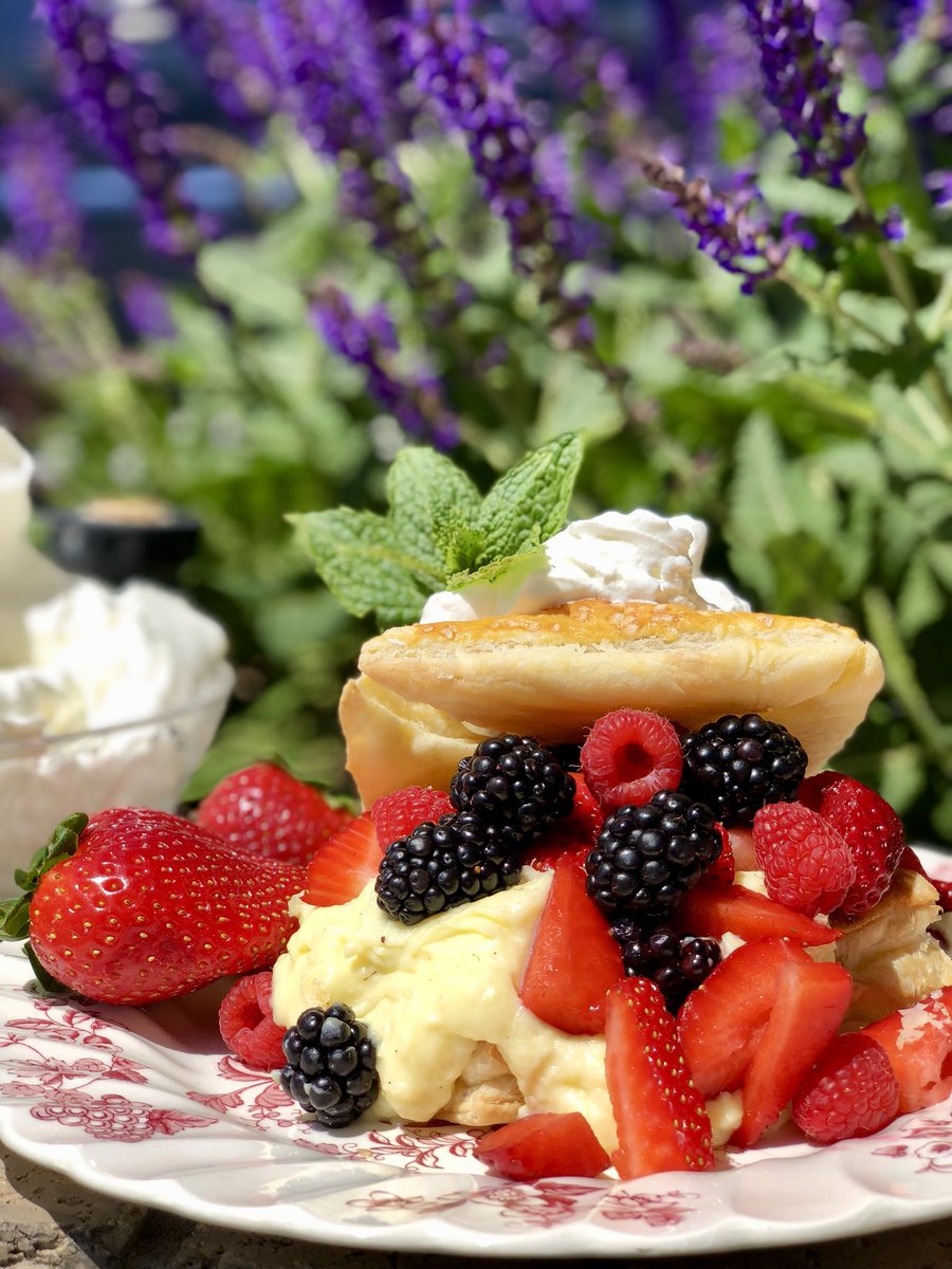 ITKWScotty's tweet image. It’s Festival Of The Arts week in OKC! Great Art, Great Music, and of course Great Food! Tomorrow morning @Freedom43TV on “Rise &amp;amp; Shine” I’m knocking out my homage to Strawberries Newport... check it! inthekitchenwithscotty.com/rise-shine-rec… #CookingSegment #OKC