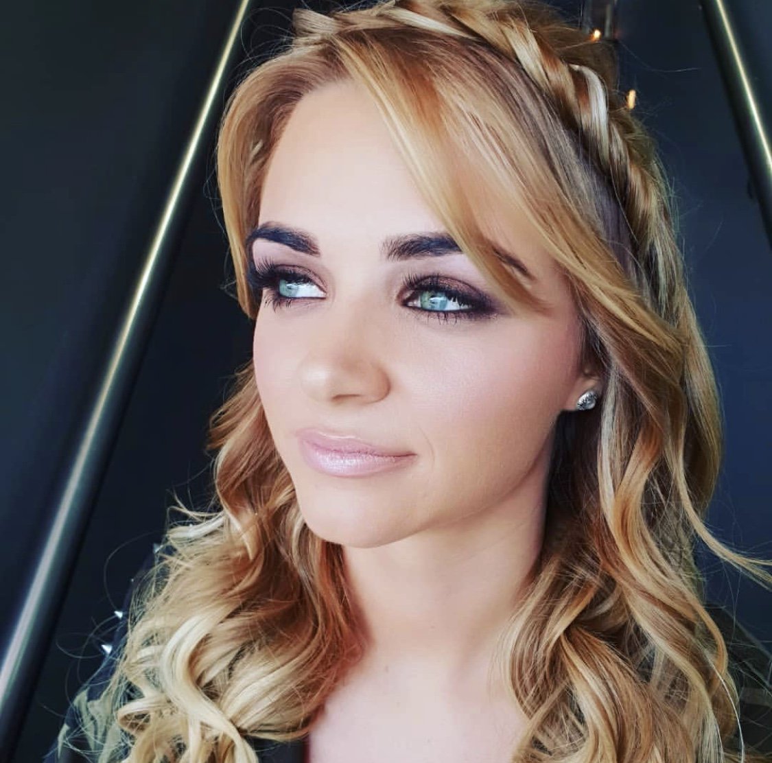 Buffmakeup's tweet photo. A beautiful #makeuplook by @jessicamouldsmakeup today getting Megan ready for her girlie weekend π gorgeous hair by @annaohanlon @hessionhairdressing #bufflove #buffhession #buffmakeup #teamhession https://t.co/oyI68h6hrg