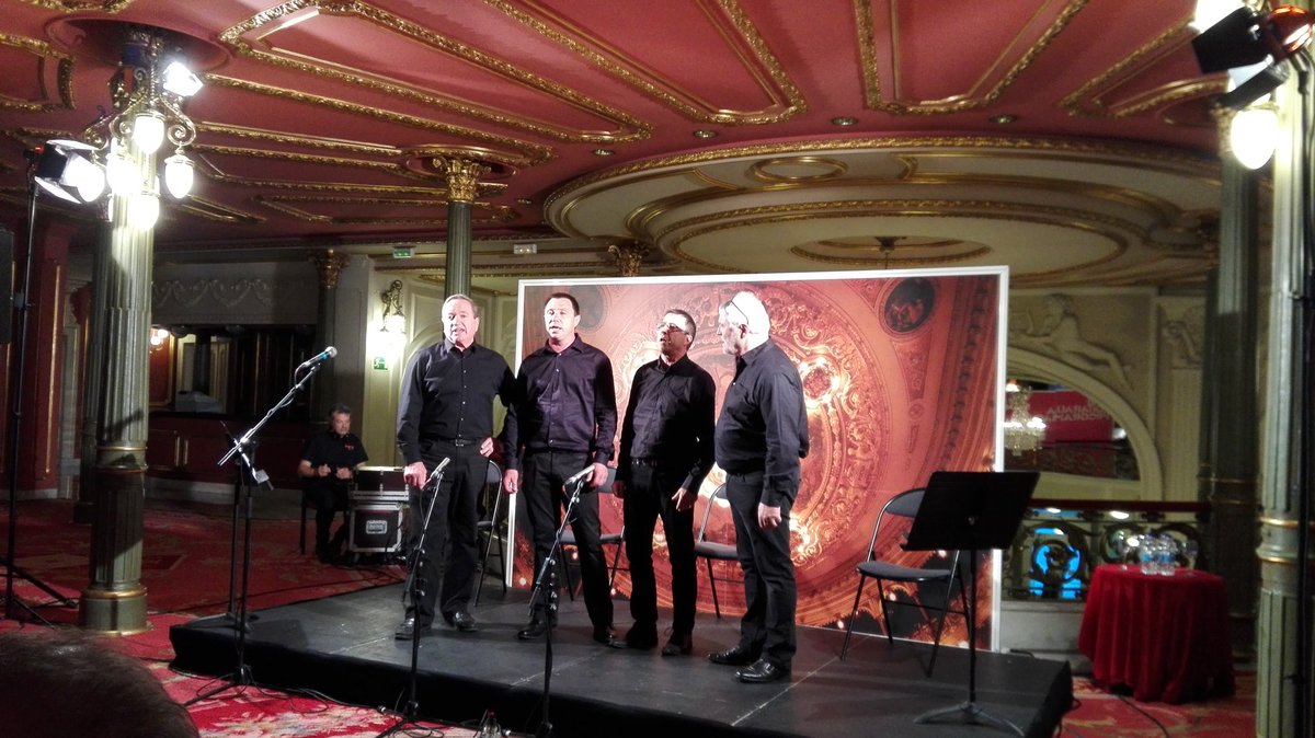 jarbelaitz's tweet photo. Ze kontzertu ederra gaur Bilboko Arriaga Antzokian. Jean Bordaxar eta bere taldea. Literatura eta Musika Euskaraz egitasmoan. https://t.co/VWrBXiVjT9